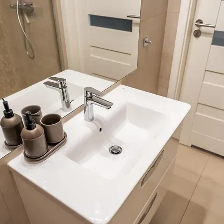 Daire Przystan Kolo Brzegu Kolobrzeg